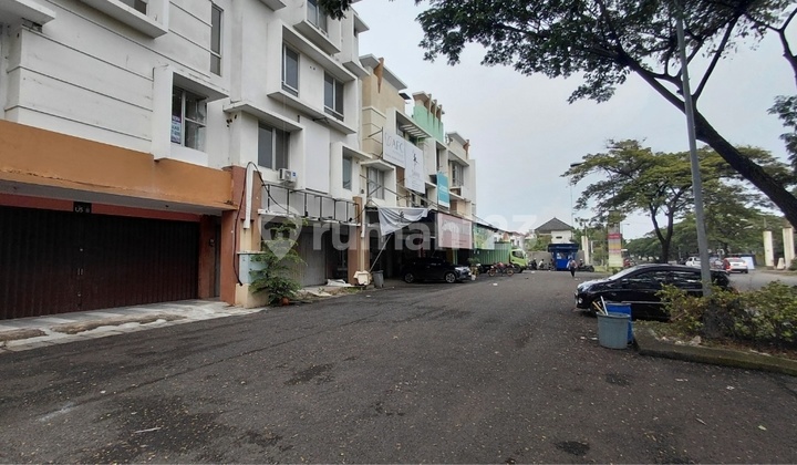4-Storey Shophouse 7.5 Meters Wide in Taman Cemara Harapan Indah