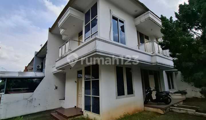 Flood-Free Hook House in Taman Modern Cakung Housing Complex 2