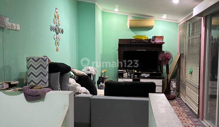 Rumah 3 Lantai Bagus Semi Furnished Sertifikat Hak Milik di Menteng Atas, Jakarta Pusat 2