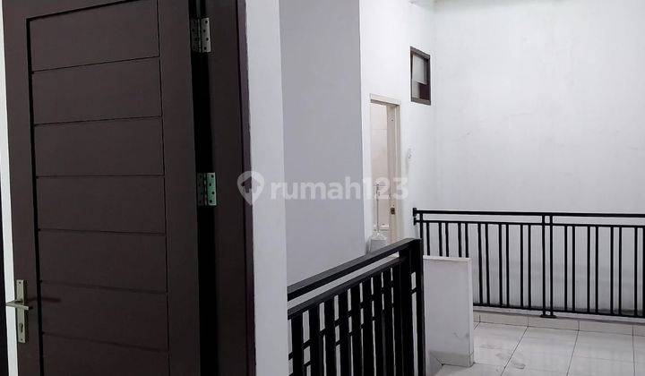 Rumah 3 Lantai Bagus di Grogol, Jakarta Barat 1