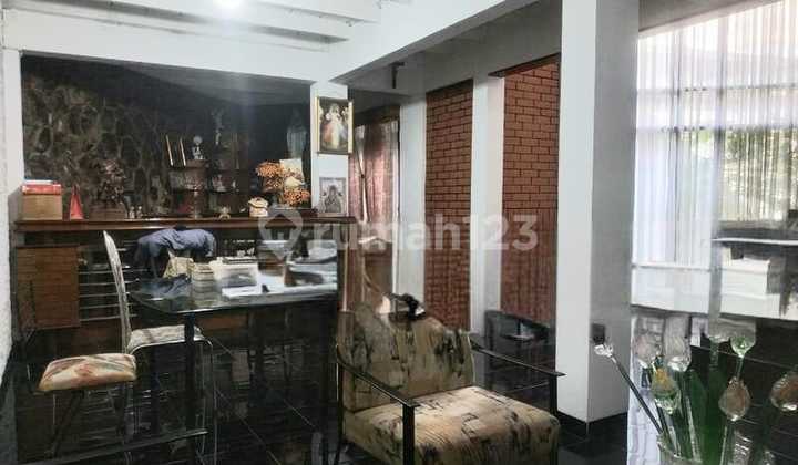 Rare Find !!! For Sale: Classic 2-Story Well-Maintained House in Setiabudi 2