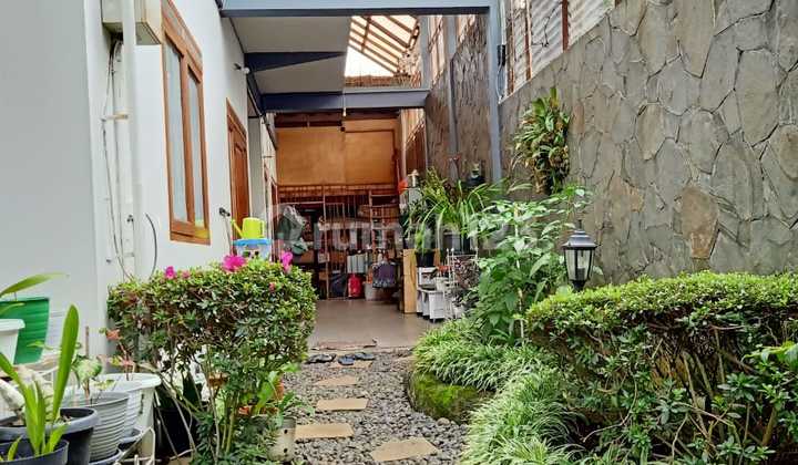 Bagus !!! Jual Rumah Klasik 2 Lantai Daerah Cigadung 2