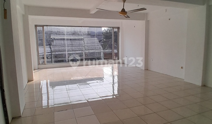 Cheap!!! Main Road Shop House for Rent Near Alun-Alun Bandung, Tegallega