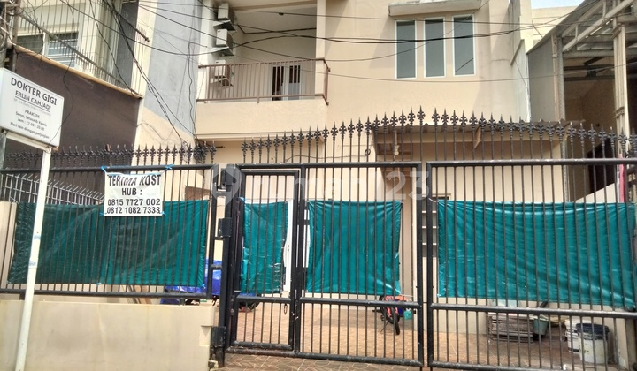 Rumah kos di Kelapa Gading Timur 2 lantai, IMB kos-kosan, masing masing kamar AC Daikin ranjang, meja dan lemari, WiFi, token listrik 900watt, dekat kuliner, laundry dan MRT, perkantoran, sekolah, pusat bisnis, Rumah kos di Kelapa Gading Timur 2 lantai, IMB kos-kosan, masing masing kamar AC Daikin ranjang, meja dan lemari, WiFi, token listrik 900watt, dekat kuliner, laundry dan MRT, perkantoran, sekolah, pusat bisnis,