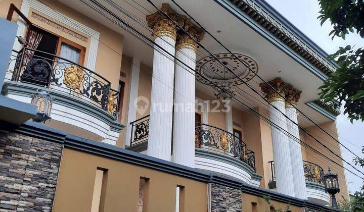 Rumah bagus klasik 2 lantai full furnished langsung huni asri, 1