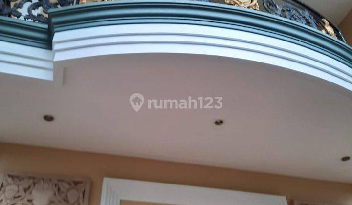 Rumah bagus klasik 2 lantai full furnished langsung huni asri, 2