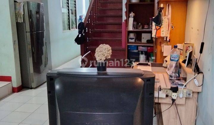 Butuh cepat disewakan rumah 2 lantai di Metro Permata I, masuk dari tol Jakarta merak exit Karangtengah, bisa lewat Jalan Raden Saleh Tangerang Atau Karangtengah,7 km dari Puri indah mall,akses lingkar luar, lingkar dalam, dekat rumah sakit Mandaya, RS Bh 13