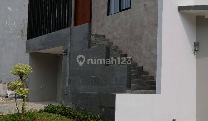 Rumah Baru 3 Lantai full furnished dijual Rp4.6 M, SHM, Selatan Timur  2