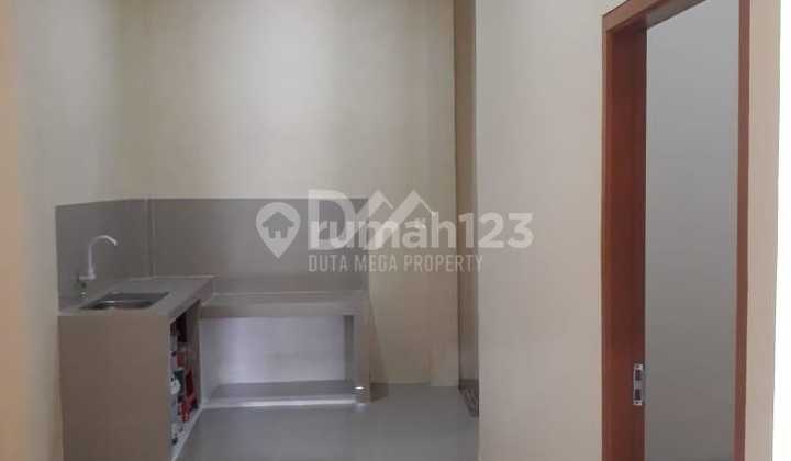 Modern Minimalist House in Cipondoh Makmur Housing, Tangerang 2