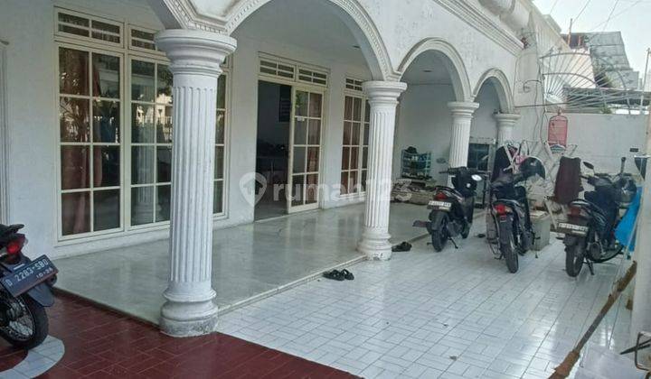 Disewakan Rumah 2,5 Lantai 8+1 KT Bagus Hadap Timur di Karang Manis Pluit  1