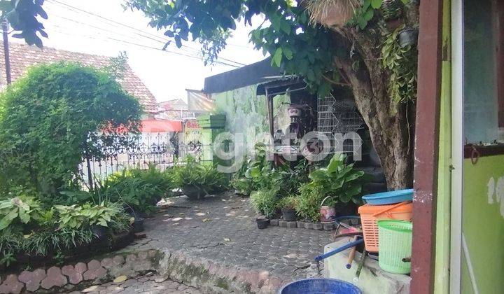 RUMAH HOOK 2 KAMAR HALAMAN LUAS DEKAT MALL KEDIRI 2