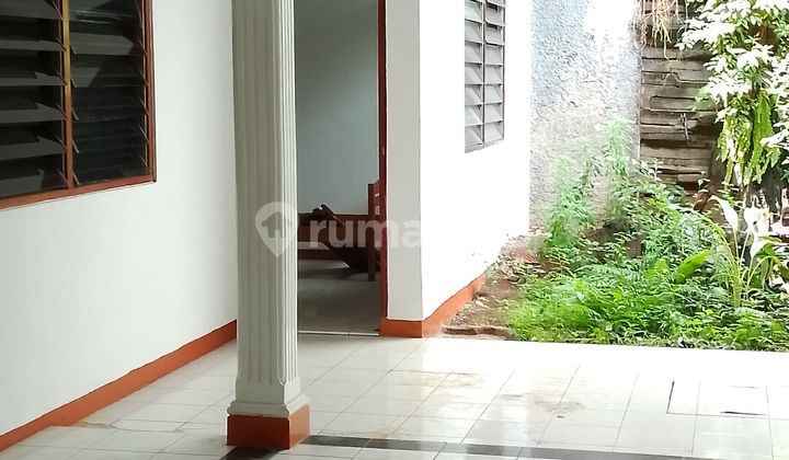 Rumah Pinggir Jalan Besar Disewakan Murah di Rawamangun Rumah Pinggir Jalan Besar Disewakan Murah di Rawamangun