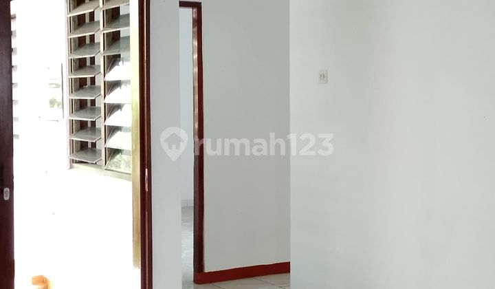 House for Rent Cheap by Main Road in Rawamangun 2