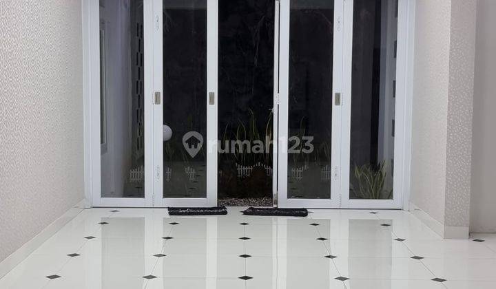 Rumah 2 Lantai Bagus Semi Furnished SHM di Batununggal, Bandung 1