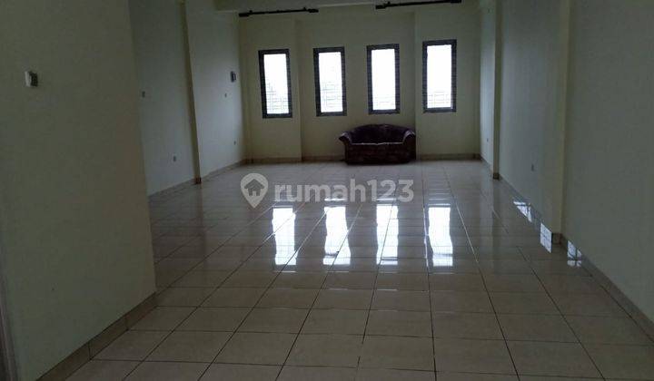 Disewakan ruko bagus Ahmad Yani 3 lantai  2