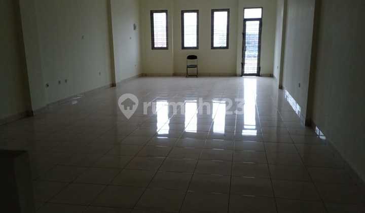 Disewakan ruko bagus Ahmad Yani 3 lantai  1
