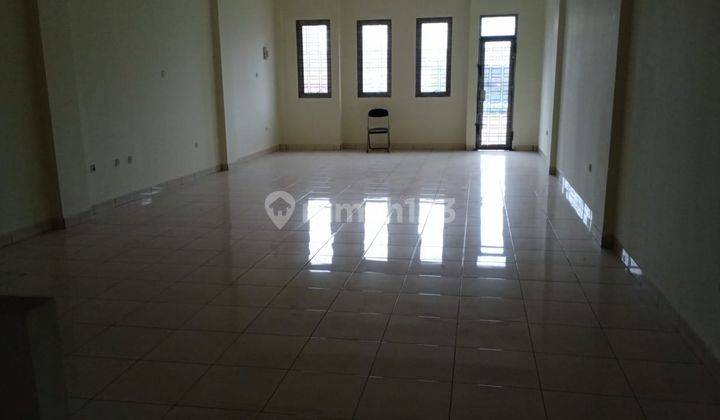 Disewakan ruko bagus Ahmad Yani 3 lantai  4