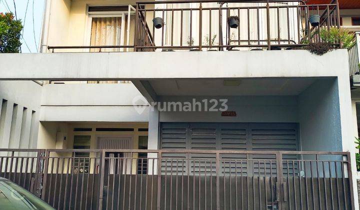 Dijual rumah 3 lantai semi furnished di cikutra  2