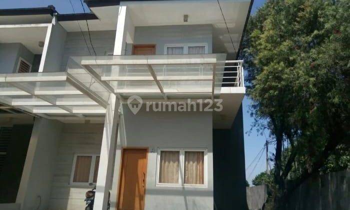 Rumah di setra sari siap pakai semi furnished  1