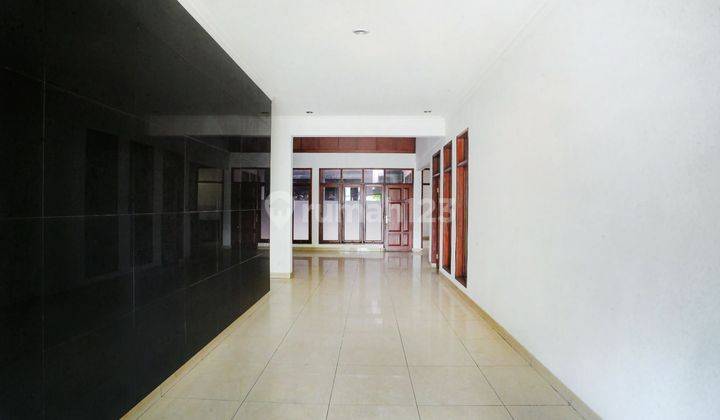 Dijual Rumah 2 lantai, Cocok untuk Usaha Bank, Kantor, Salon, Travel Agent Dll, Juga cocok untuk Tempat Fitnes, Di Mainroad Jalan Jakarta 1