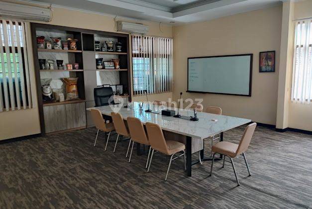 RUMAH MAINROAD SAYAP BKR UNTUK KANTOR ATAU CAFE 1