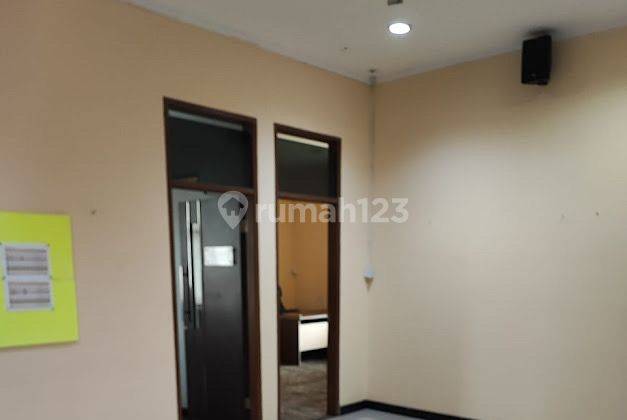 RUMAH MAINROAD SAYAP BKR UNTUK KANTOR ATAU CAFE 2