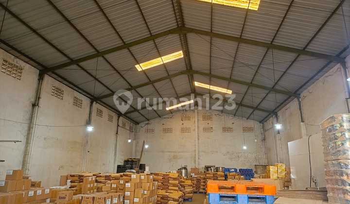 Disewakan Gudang Siap Pakai Bebas Banjir di Sadang Sayap Taman Kopo Indah 1