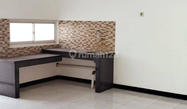 Rumah Dalam Cluster One Gate System Sommervile Taman Kopo Indah 5 2