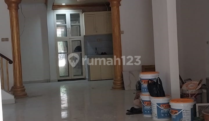 Nice ready-to-live house, cheap, neat, land 160, building 300, tourist city, negotiable.