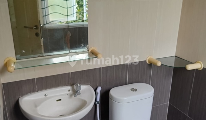 rumah sewa megah 2 lantai bagus siap huni kota wisata lt297 lb250 2