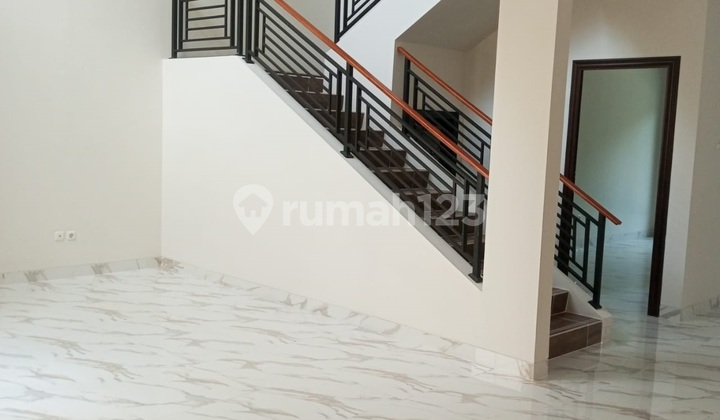 Rumah Bagus Murah Siap Huni 2 Lantai Kota Wisata Lt200 lb 300