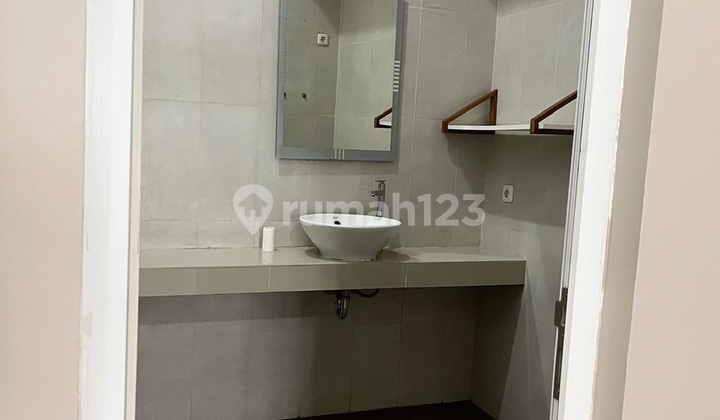 A nice, comfortable, ready-to-occupy house, land area 297, building area 250, Nusa Indah Residence. 2