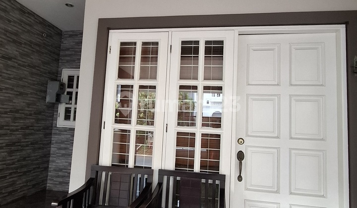 Nice minimalist 2-story house, comfortable, land 180, building 200, Kota Wisata. 2