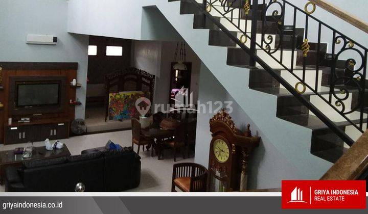 Rumah Mewah Fully Furnish di Kawasan Purnama 1 Kota Pontianak - Kalimantan Barat

 4