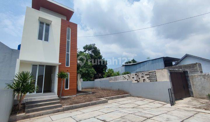 Rumah 2 Lantai Baru SHM di Timur Stadiun; Dekat Jl Tajem , Yogyakarta