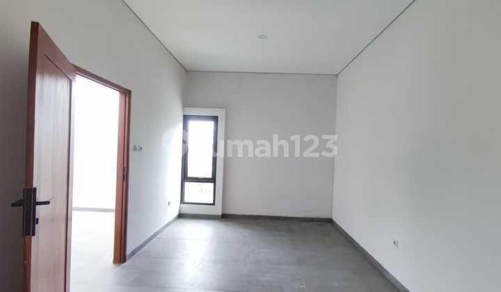 Rumah Baru Dekat Ugm - Harga Cuma 1,3 M! Langsung Huni 2