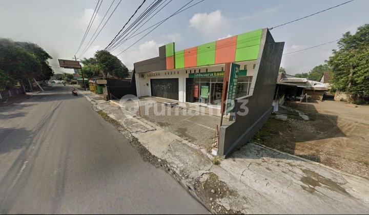 15 Meters to Jalan Damai - 104M² Only 572 Jt!