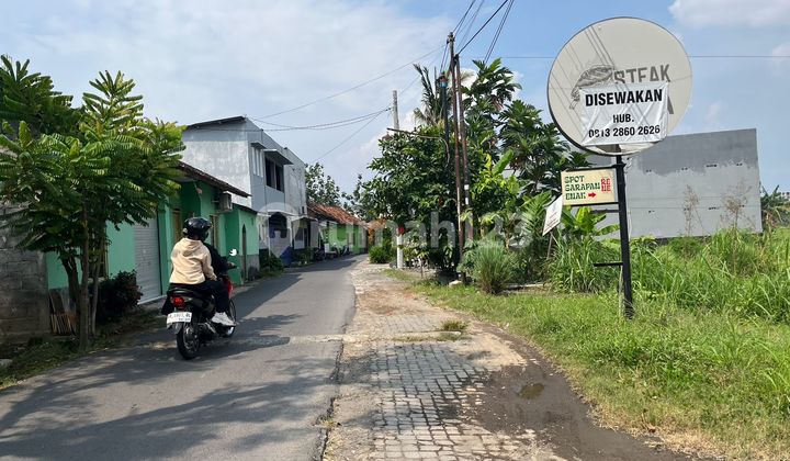 Nologaten Seturan Land, Behind AMPLAZ