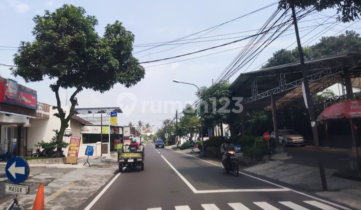 300 Jutaan; Barat Pasar Rejodani Palagan