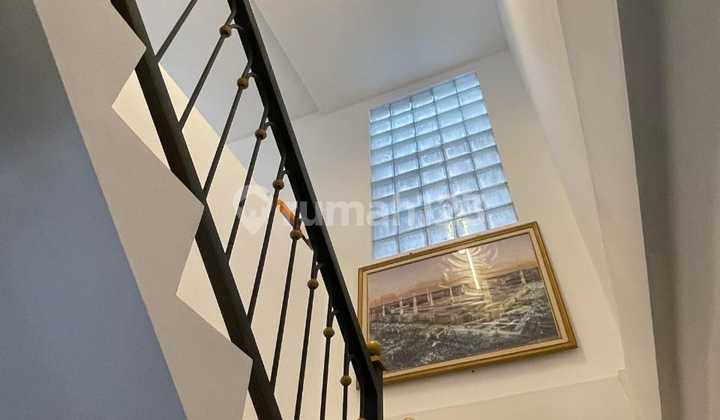 Kost Eksklusif + Rumah Induk & Ruang Usaha Dijual — Dekat Mirota Kampus Palagan