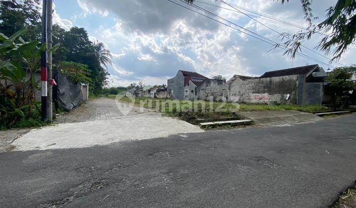 Luas 439 m2 LD 24; Tanah UII 2 Jutaan Cocok Kavling Luas 439 m2 LD 24; Tanah UII 2 Jutaan Cocok Kavling