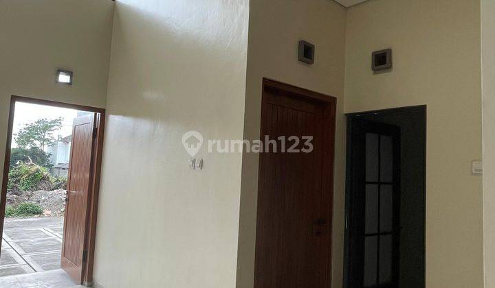 Rumah Bagus Unfurnished SHM Maguwoharjo, Yogyakarta 2