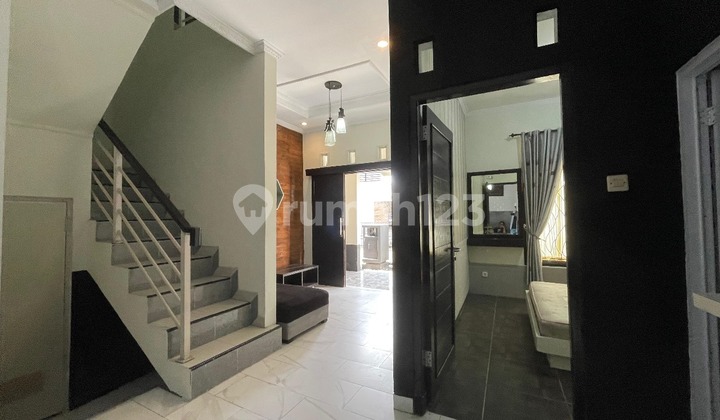 Homestay 4 Kamar 4 KM Depan Mall Amplaz- Harga 1,8 M 2