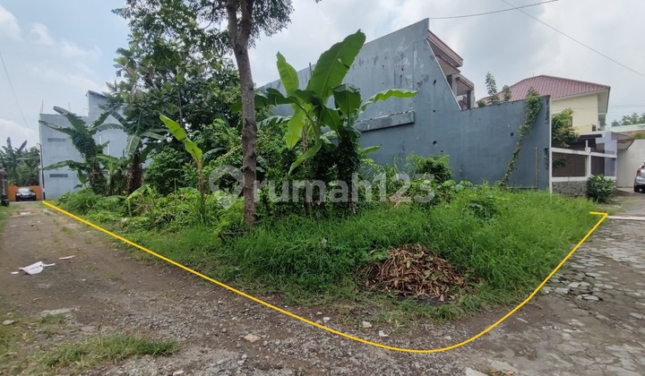 Area 370 m2; Seturan Land