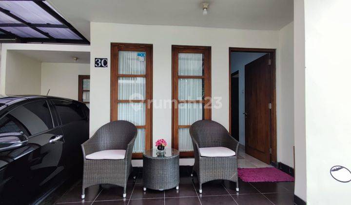 Rumah Baru Semi Furnished SHM di Jl Wahid Hasyim Babarsari, Yogyakarta 2