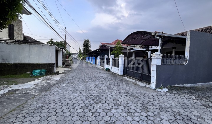 Luas 260: Tanah Plemburan; Dekat UGM Pogung