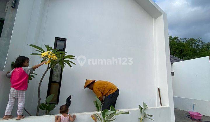 Rumah Baru Semi Furnished SHM di Jl Kaliurang Km 9, Yogyakarta 2