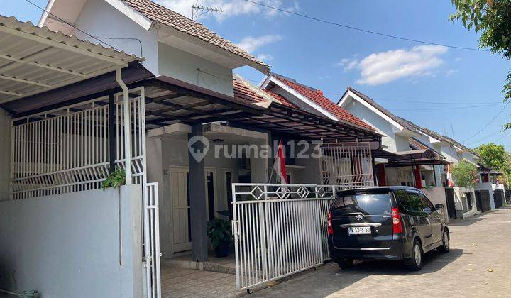 Rumah Bagus Semi Furnished SHM di 750 M Jl.kaliurang Km.7, Sleman 1