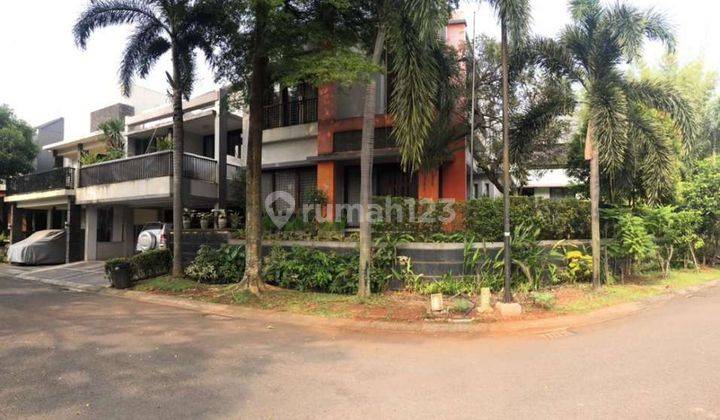 Dijual Rumah Hook Asri Dengan Tanah Luas di Kebayoran Bintaro 1