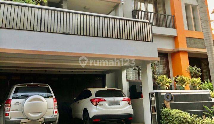 Dijual Rumah Hook Asri Dengan Tanah Luas di Kebayoran Bintaro 2